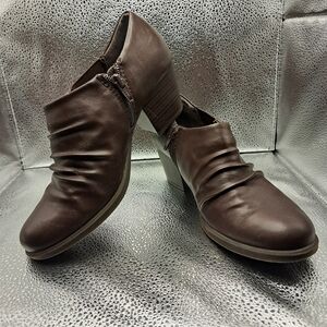 YÚÚ Brown Booties Women's Size 7